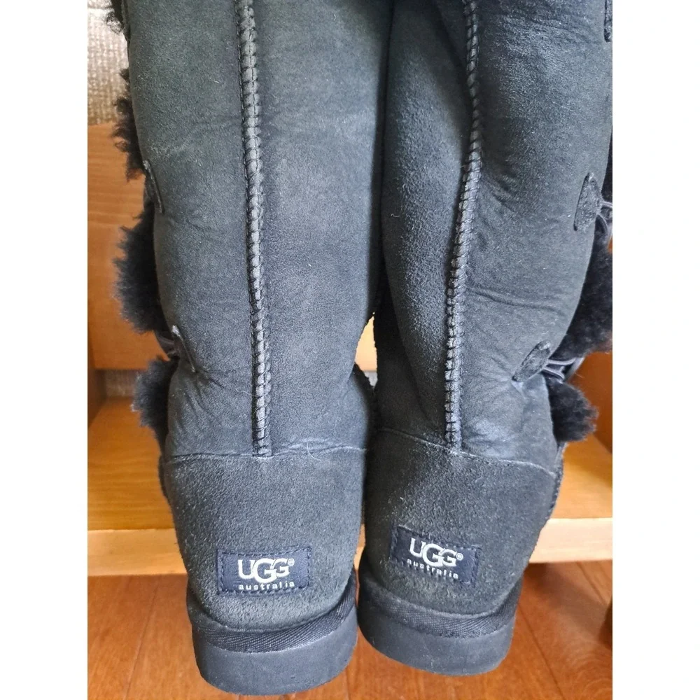 UGG Women's Black Suede Leather Shearing Lining Mid-calf Boots 9.5-10 Buttons